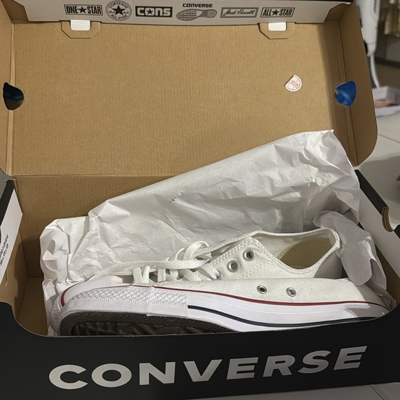 NIB Converse White Chuck Taylor All Star Canvas Low top sneaker size 10 - Picture 8 of 8